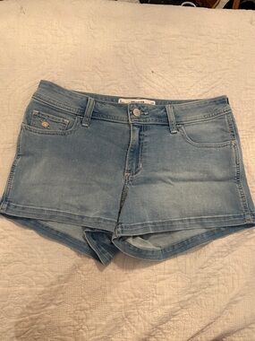 Hollister Curvy Low-Rise Shortie Shorts